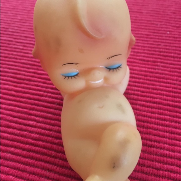 2757 Kewpie Doll Plastic Reclining Kewpie Doll It does have a Few Smudgy Spots - Picture 7 of 8